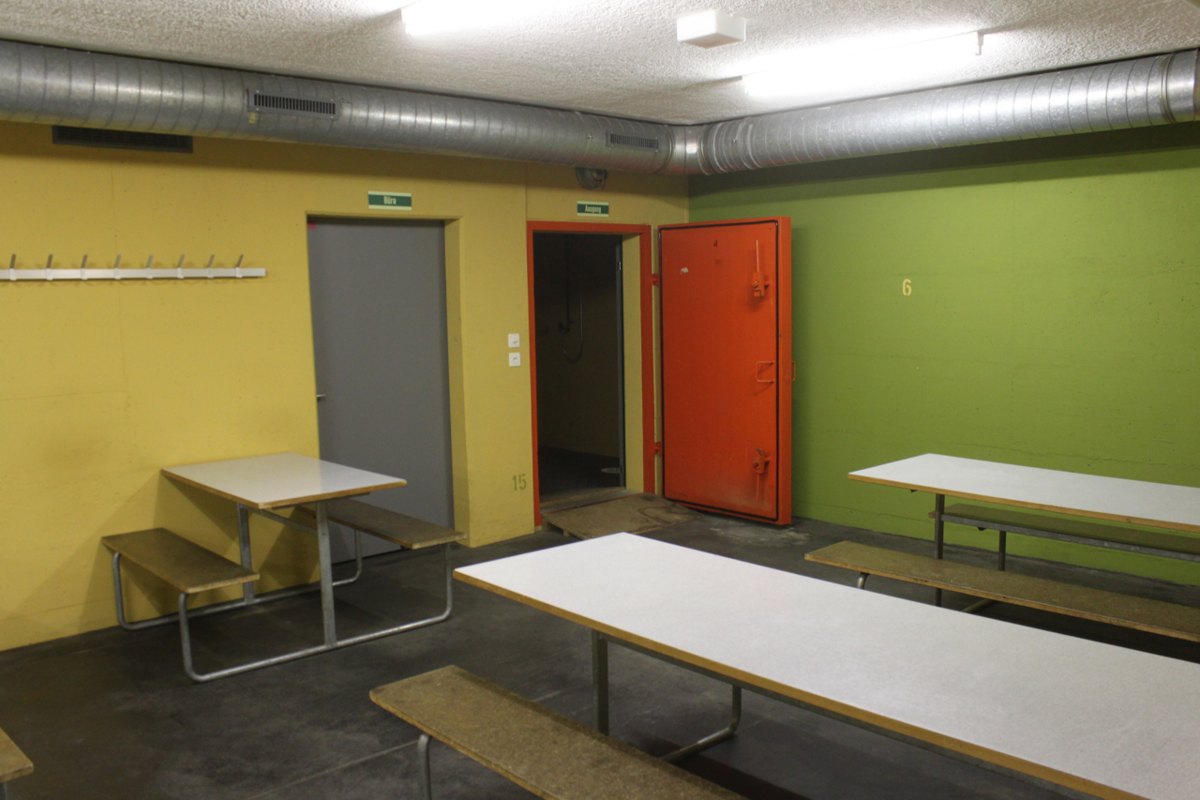 Interior de un refugio de defensa civil en Hägendorf