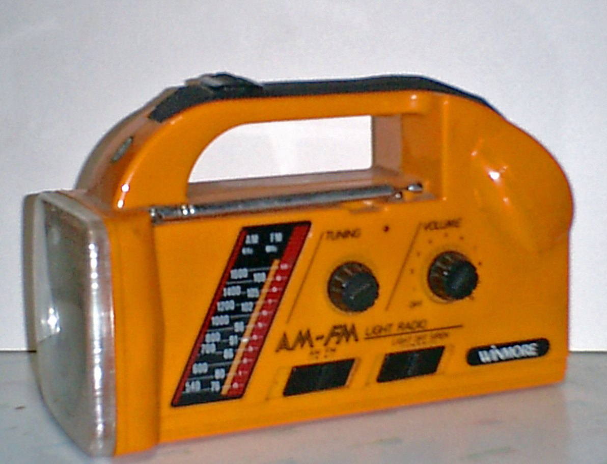 Radio portátil de emergencia para recibir información oficial
