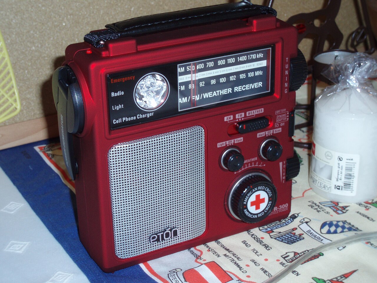 Radio de emergencia con manivela