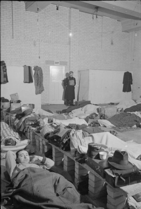 Vida cotidiana en un refugio subterráneo durante la guerra