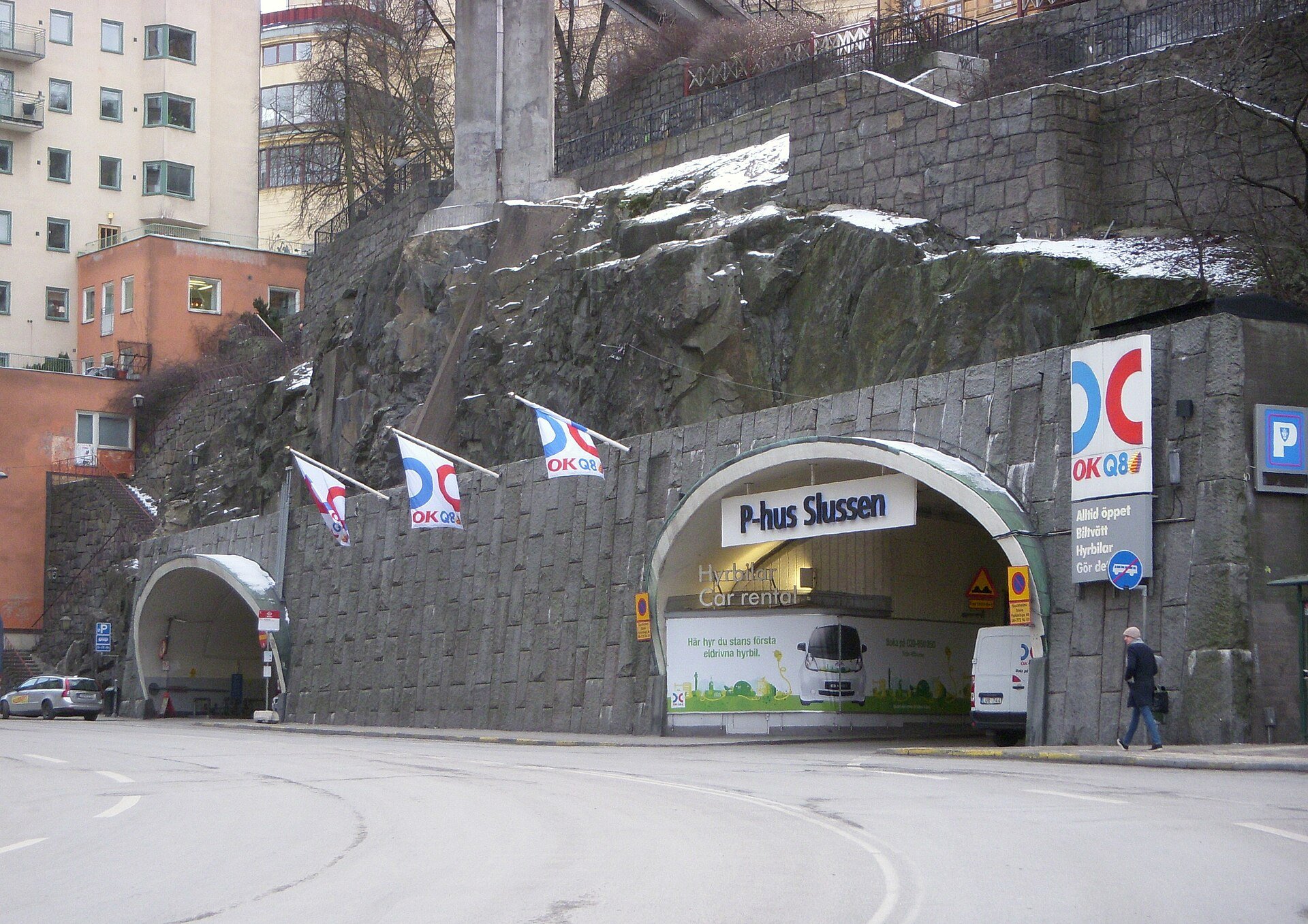 Entrada del refugio de defensa civil Katarinaberget en Estocolmo