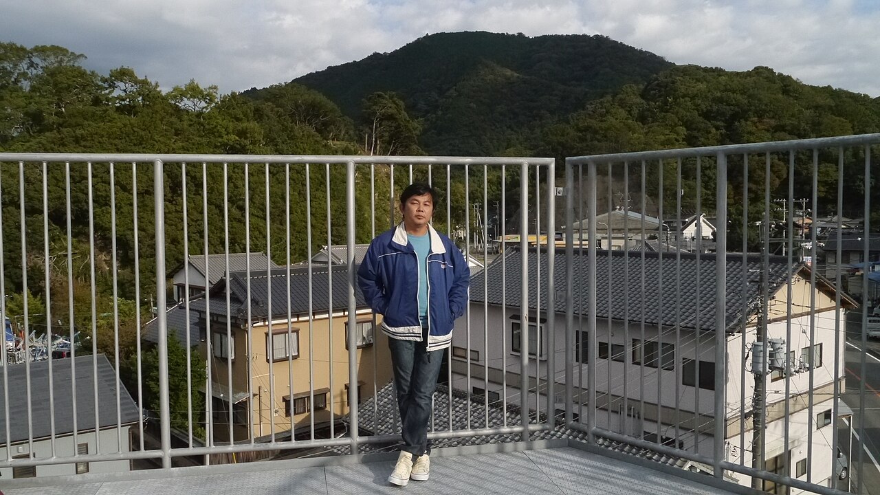 Plataforma elevada de una torre de evacuación por tsunami