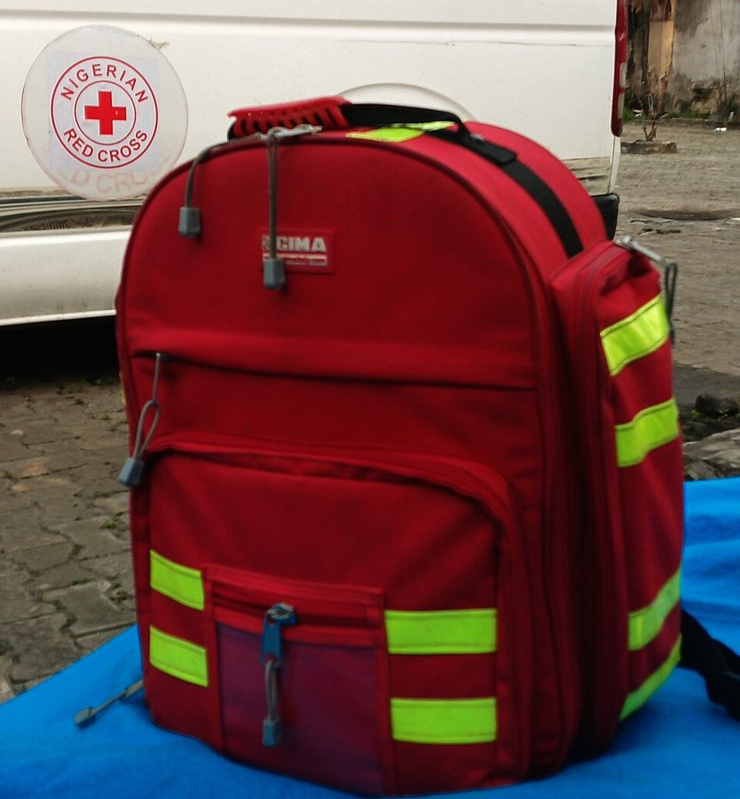 Botiquín con material de primeros auxilios