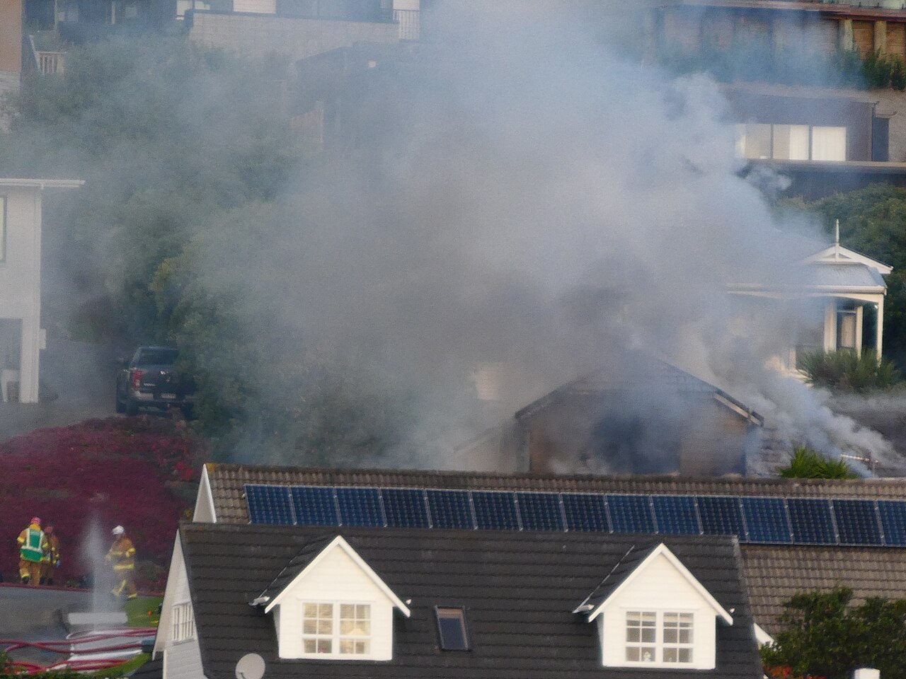 Humo de un incendio en una vivienda