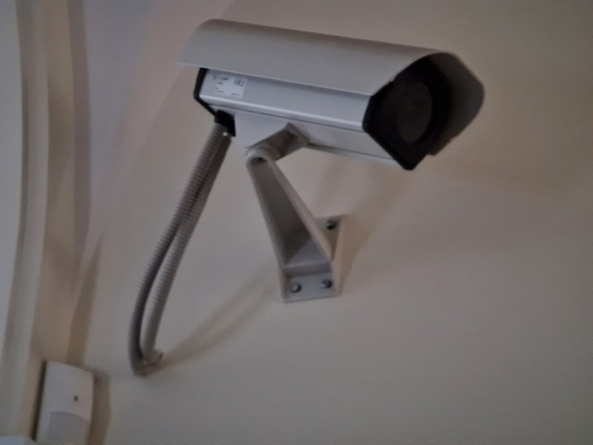 Cámara de videovigilancia instalada para la seguridad del hogar